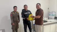 Fraksi Golkar DPRD Sulsel Berbagi Sembako untuk Staf Komisi-Fraksi, Satpol PP hingga Petugas Cleaning Service