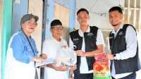 Teman Kebaikan Salurkan 100 Paket Sembako &ldquo;Bingkisan Cahaya Ramadan&rdquo; untuk Warga Kurang Mampu di Makassar