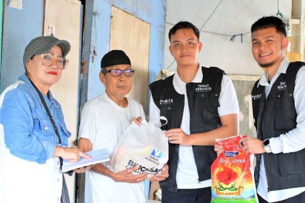 Teman Kebaikan Salurkan 100 Paket Sembako “Bingkisan Cahaya Ramadan” untuk Warga Kurang Mampu di Makassar