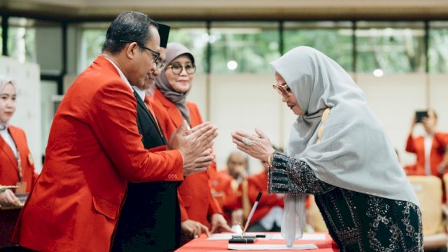 Prof. Dr. dr. Haerani Rasyid, M.Kes, Sp.PD-KGH, Sp.GK, FINASIM kembali dipercaya memimpin Fakultas Kedokteran Unhas.