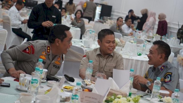 Wakil Ketua DPRD Sulsel, Yasir Machmud, menghadiri pemantauan malam takbiran Idulfitri 1447 Hijriah melalui Zoom Meeting bersama Kapolri.