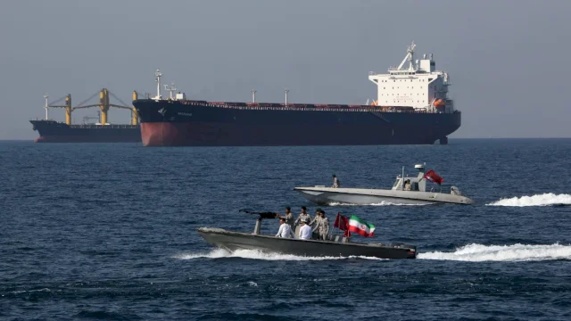 Iran Serang Kapal Tanker dan Tutup Selat Hormuz