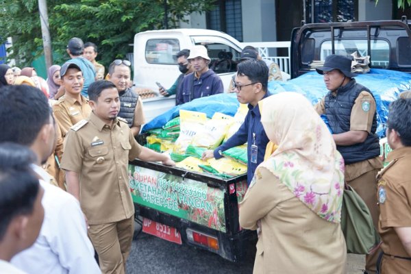 Lepas Pasar Murah Ramadan, Tasming Hamid Distribusi 1.000 Paket Sembako untuk Warga