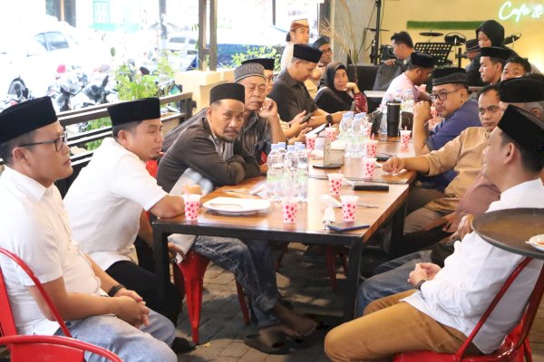 Tanpa Sekat, Walkot Parepare Tasming Hamid Bukber Bareng Jurnalis di Kafe