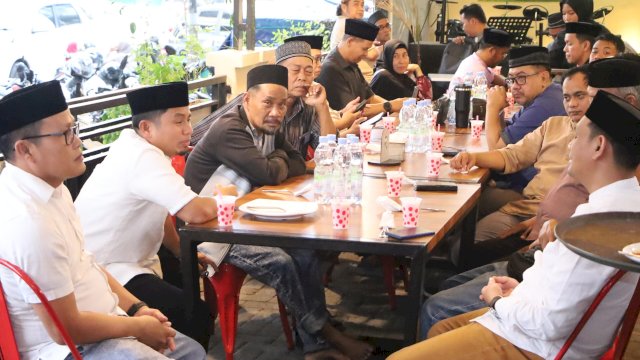 Tanpa Sekat, Walkot Parepare Tasming Hamid Bukber Bareng Jurnalis di Kafe