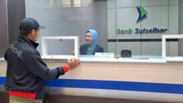 Layanan Bank Sulselbar Normal Kembali, Nasabah Mulai Bertransaksi