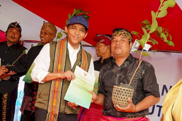 Menhut Serahkan SK Perhutanan Sosial di NTB, Perkuat Akses Kelola Hutan untuk Kesejahteraan Masyarakat