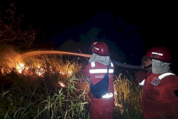 Tetap Bertugas di Bulan Ramadan, Manggala Agni Lawan Karhutla di Riau
