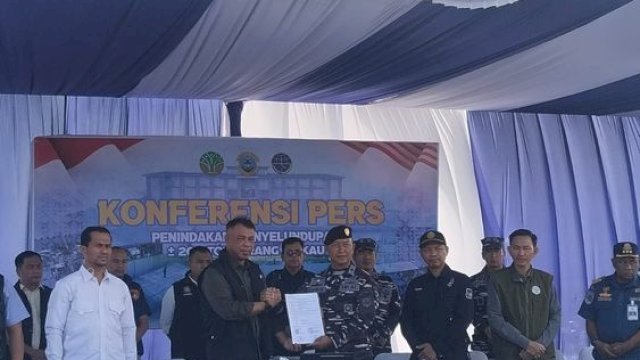 Sinergi Gakkum Kehutanan dan TNI AL Dumai Gagalkan Penyelundupan 200 Ton Arang Bakau ke Malaysia