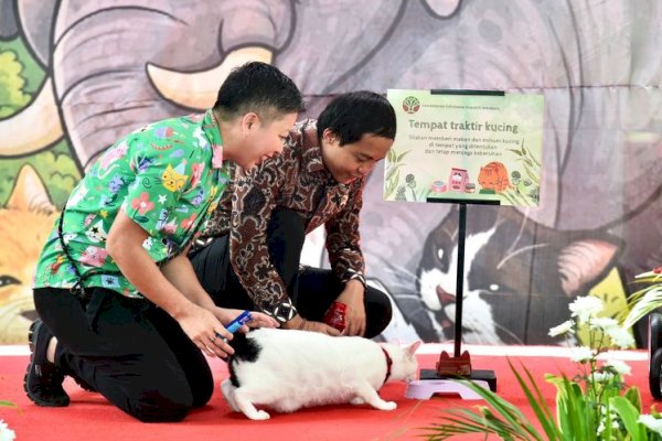 Menhut Raja Juli Resmikan Program “Kemenhut Ramah Hewan” dan 10 Titik Stray Feeding Spot