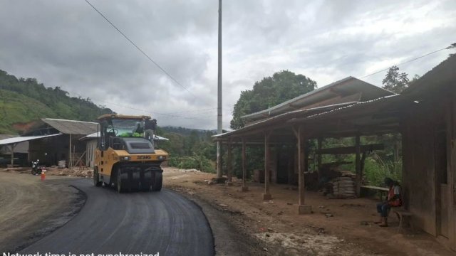 Akses jalan menuju Kecamatan Seko, Kabupaten Luwu Utara, Sulawesi Selatan.