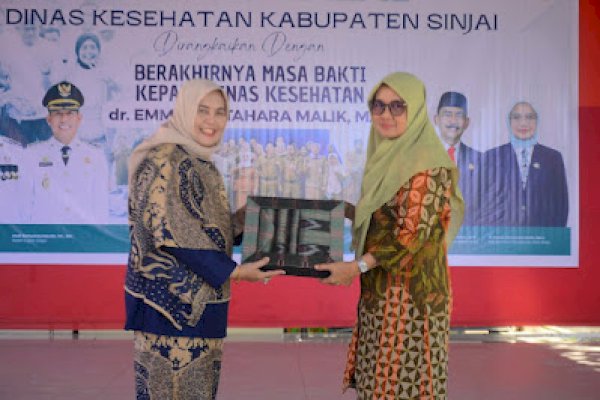 Pemkab Sinjai Beri Penghargaan untuk dr. Emmy