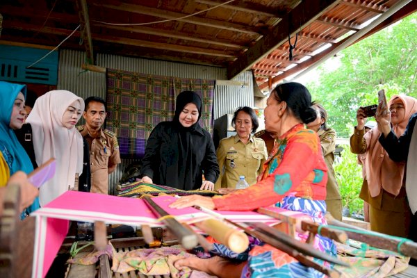 Wagub Fatmawati Rusdi Dorong UMKM Tenun Emas Sidrap Naik Kelas, Bidik Pasar Lebih Luas