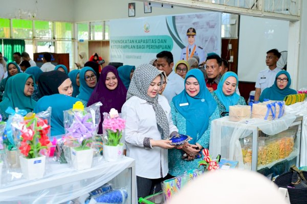 Fatmawati Rusdi Perkuat UMKM Perempuan Wajo, Bangun Ekonomi Keluarga Berbasis Budaya