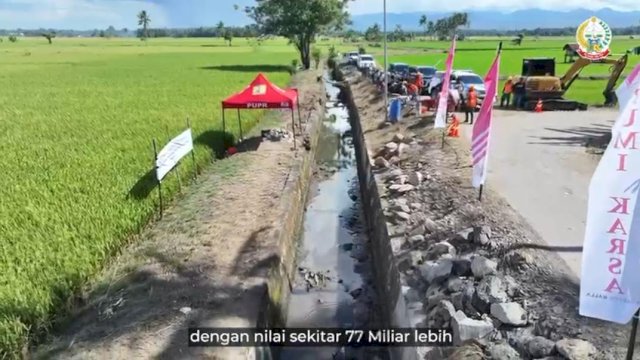 Gubernur Sulawesi Selatan, Andi Sudirman Sulaiman, melakukan groundbreaking sekaligus peletakan batu pertama rehabilitasi Daerah Irigasi.