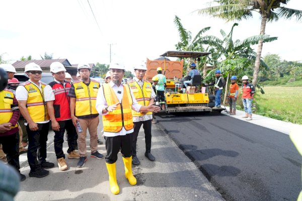 Gubernur Sulsel Tinjau Progres MYP Jalan di Pinrang-Enrekang, Pengerjaan Capai 57 Persen