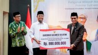 Andi Sudirman Sulaiman Serahkan Hibah Rp800 Juta dan Alsintan di Halal Bihalal PWNU Sulsel