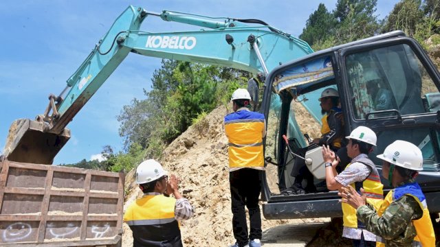 Gubernur Sulsel Groundbreaking Jalan Sabbang-Tallang-Sae, Akses Menuju Seko Terus Dikebut