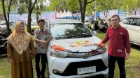 Gubernur Sulsel Serahkan Mobil Layanan Kesehatan untuk Warga Rongkong