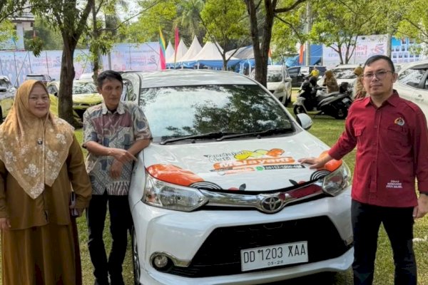 Gubernur Sulsel Serahkan Mobil Layanan Kesehatan untuk Warga Rongkong