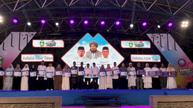 Tasming Hamid Serahkan Penghargaan Inovasi Daerah, Apresiasi Karya ASN Parepare