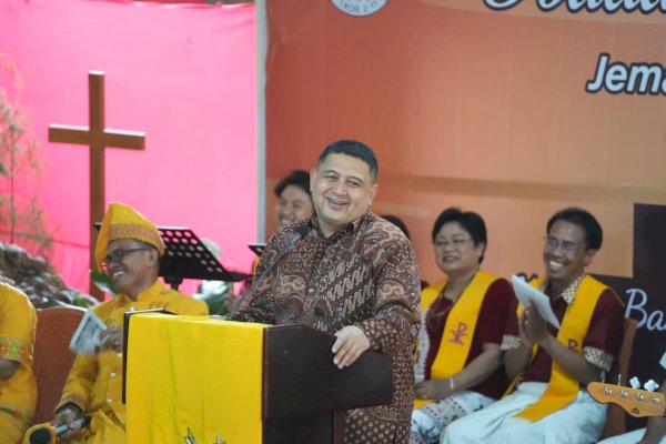 Wali Kota Makassar Ajak Jemaat Gereja Ambil Peran Dorong Pertumbuhan Ekonomi Kota