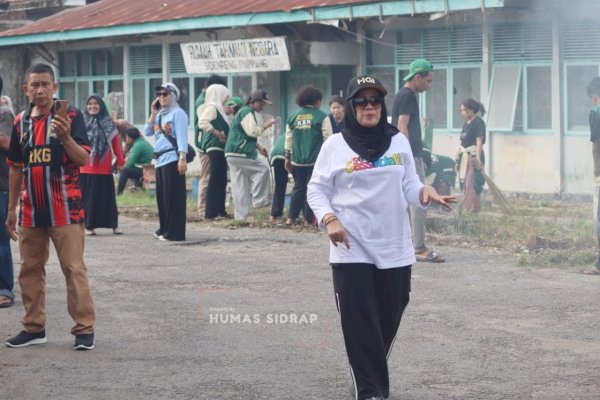 Pimpin Kerja Bakti di Panca Rijang, Wabup Nurkanaah Harap Berkelanjutan