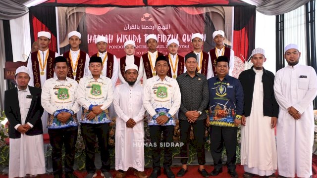 Bupati Sidrap Syaharuddin Alrif, menghadiri prosesi wisuda periode ke-4 Pondok Pesantren Tahfidzul Quran Darul Islamiyah.