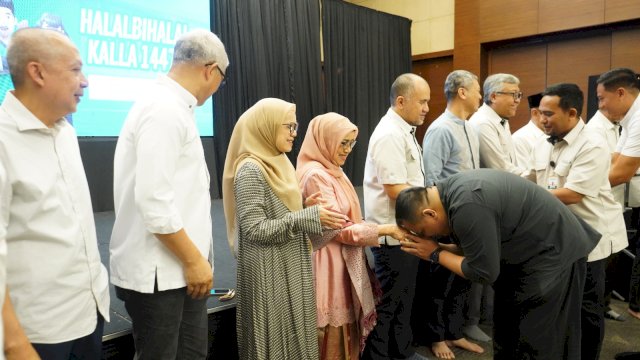 Suasana Halalbihalal KALLA 1447 H yang dihadiri langsung oleh Ibu Mufidah Jusuf Kalla, jajaran direksi, dan ratusan karyawan di Saoraja Ballroom Wisma Kalla.