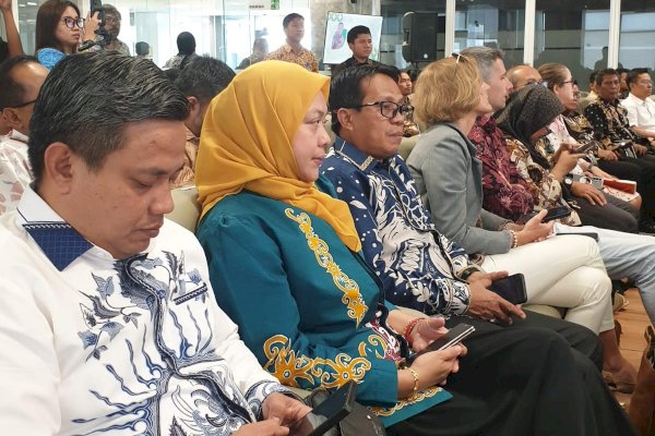 Sekda Lutim Saksikan Penandatanganan Kerja Sama BPDLH–Mars, Dorong Pembiayaan Hijau untuk Petani Kakao