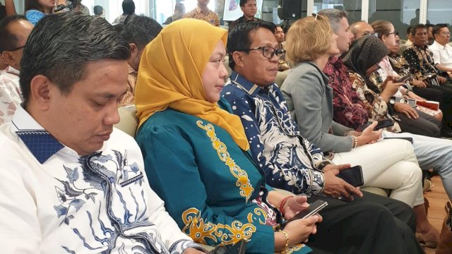 Sekretaris Daerah Luwu Timur, Dr. Ramadhan Pirade, saat mewakili Bupati menyaksikan penandatanganan kerja sama antara Badan Pengelola Dana Lingkungan Hidup (BPDLH) dan PT. Mars Symbioscience.