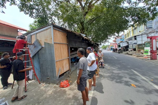 Berdiri 5 Tahun di Atas Drainase, Tiga Lapak di Tallo Akhirnya Ditertibkan