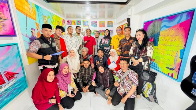 Disbud Makassar melakukan kunjungan ke studio seniman muda Iswan Bintang yang berlokasi di Rappokalling.