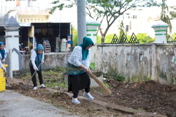 Mulai dari Hal Sederhana, Ketua TP PKK Pinrang Dorong Gerakan Lingkungan Bersih