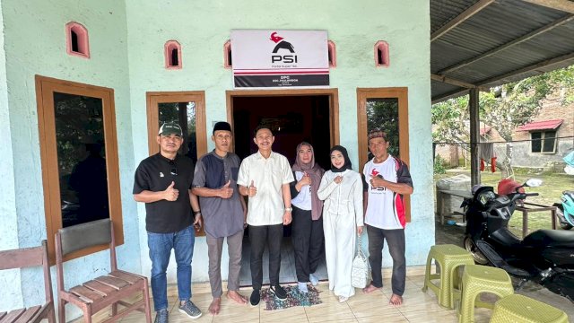 DPD PSI Gowa melakukan pembagian papan signboard di beberapa Kecamatan.