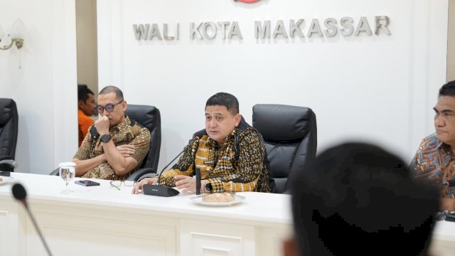 Wali Kota Makassar, Munafri Arifuddin, memimpin Rapat Koordinasi Penanganan Fenomena El Nino di Balai Kota Makassar.