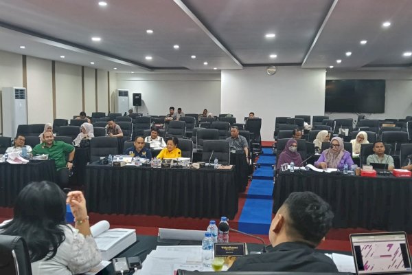 Bahas LKPJ hingga Larut Malam, Komisi E Tegaskan Kesehatan Masyarakat Tak Boleh Dikompromi