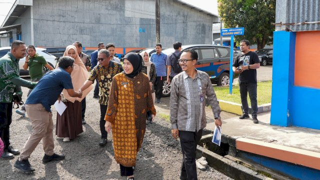 Wakil Wali Kota Makassar, Aliyah Mustika Ilham, turut hadiri kunjungan kerja reses Komisi IV DPR RI di Gudang BULOG Panaikang.