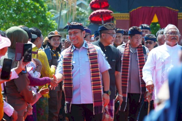 Hadiri Dharma Santi Nyepi, Bupati Iba Tegaskan Pentingnya Kerukunan di Lutim