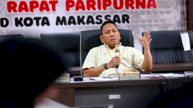 Ketua Komisi B DPRD Makassar, Ismail, saat memimpin RDP bersama pelaku usah dan Perumda Parkir.