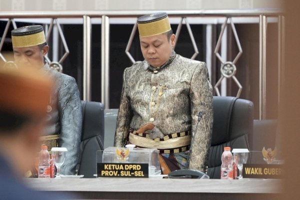 Balutan Adat di Paripurna HJB Bone, Yasir Machmud Tegaskan Komitmen Jaga Budaya