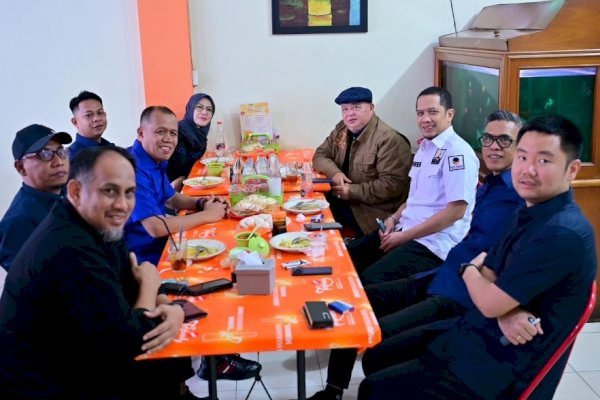 Singgah Sejenak di Makassar, Sekjen Hermawi Taslim Pilih Sarapan dan Ngopi Bareng Pengurus NasDem Sulsel