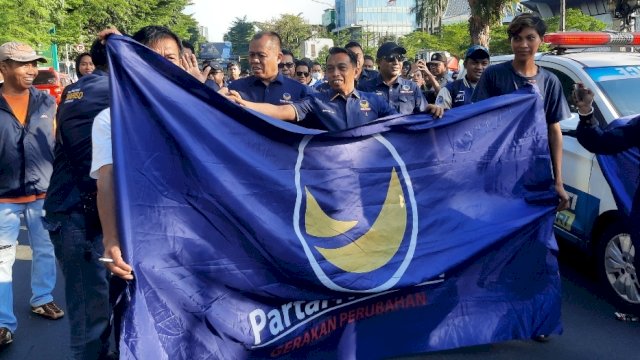 Ketua NasDem Sulsel, Syaharuddin Alrif, bersama kader se-Sulsel.