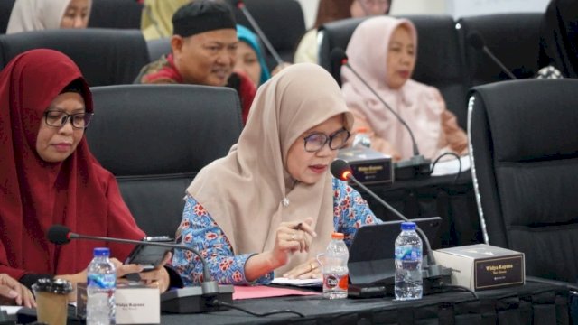 Direktur RSUD Haji Makassar, dr. Rachmawati Syahrir, saat rapat bersama Komisi E DPRD Sulsel.