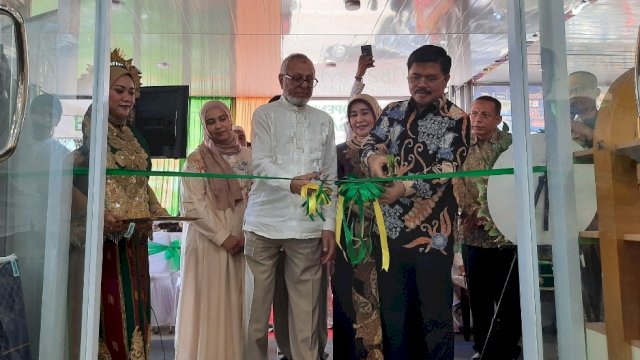 Grand opening Bursa Sajadah, pusat perlengkapan haji, umrah, dan oleh-oleh khas Timur Tengah.