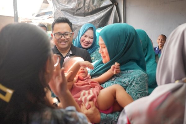 Wabup dan Ketua TP PKK Gowa Turun ke Posyandu, Ajak Orang Tua Lengkapi Imunisasi Anak