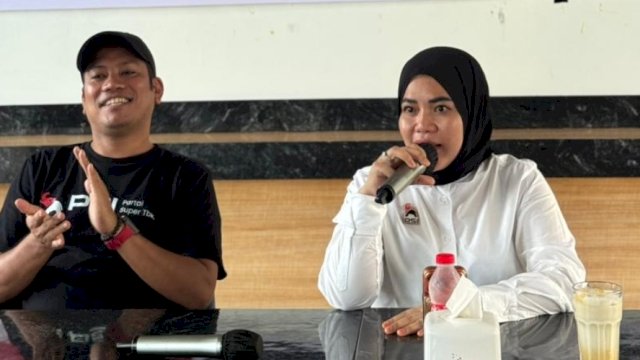 Ketua DPD PSI Pangkep, Hj. Raisza Makis, saat memimpin konsolidasi.