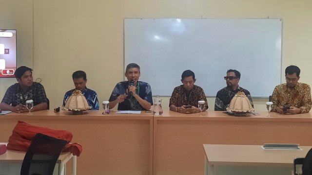 Direktur Sekolah Islam Athira, Syamril.