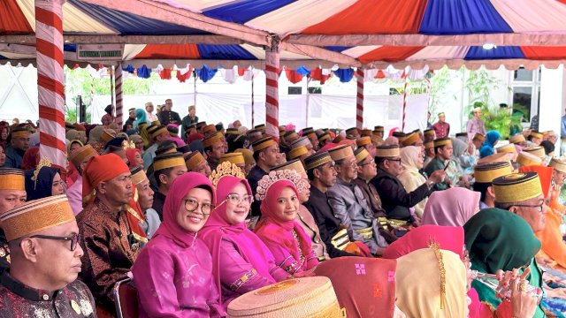 Pemerintah Kabupaten Luwu Timur menghadiri prosesi Mattompang Arajang dalam rangka Hari Jadi Kabupaten Bone.