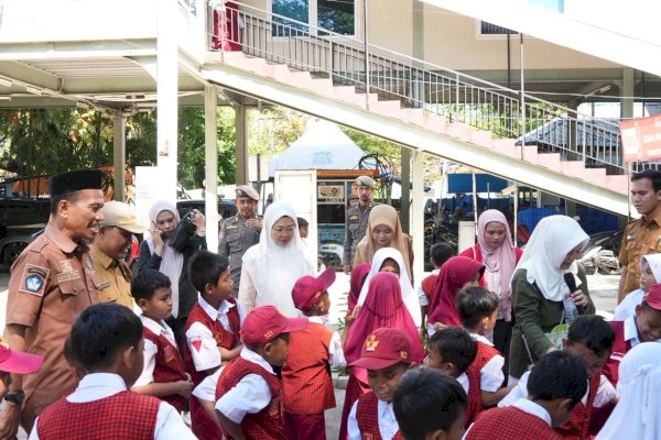 Belajar Sambil Bermain, Melinda Aksa Apresiasi Outing Class Peduli Lingkungan di TPS3R Karebosi